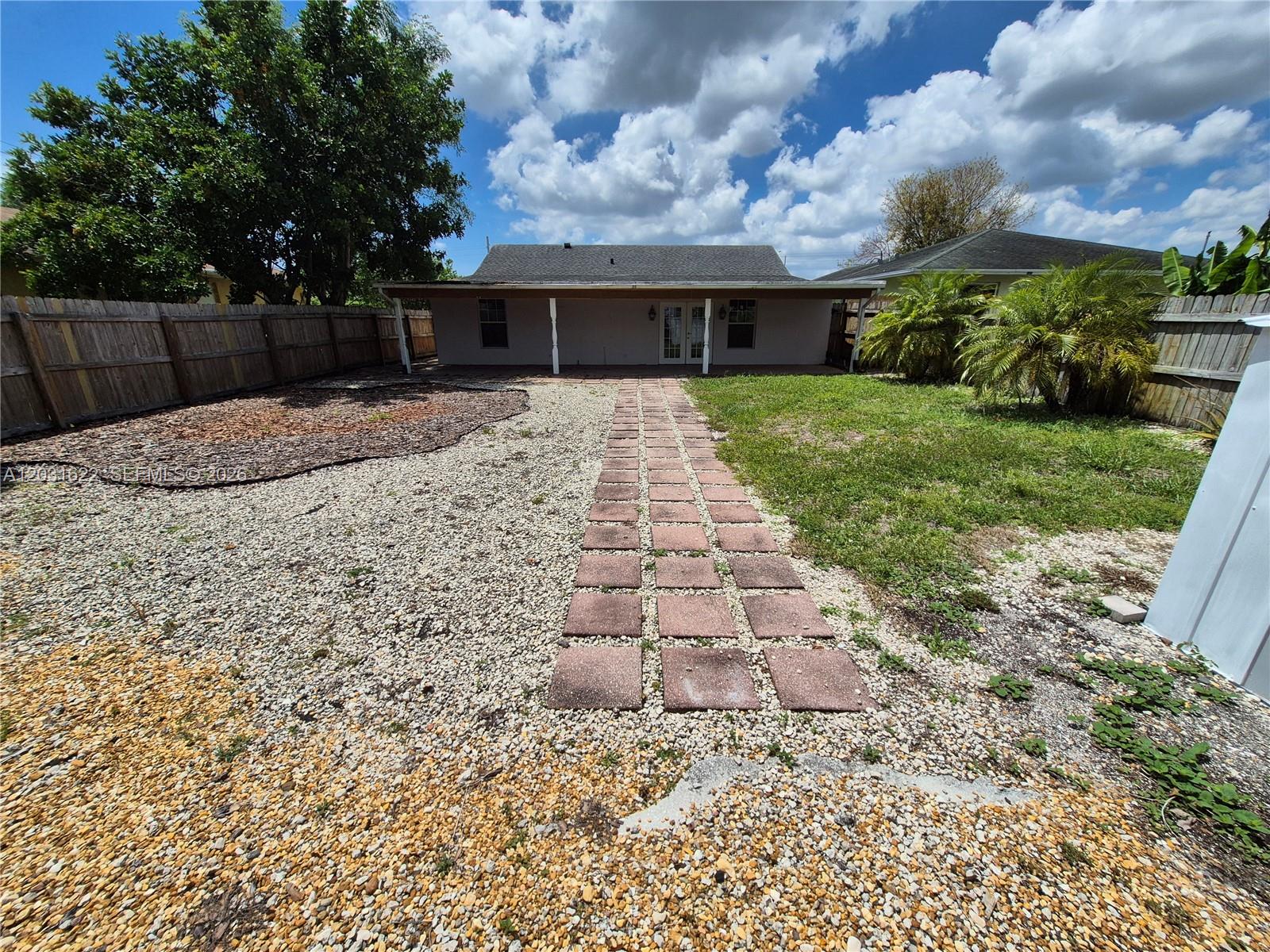 ROYAL PALM ESTATES - Residential Lease