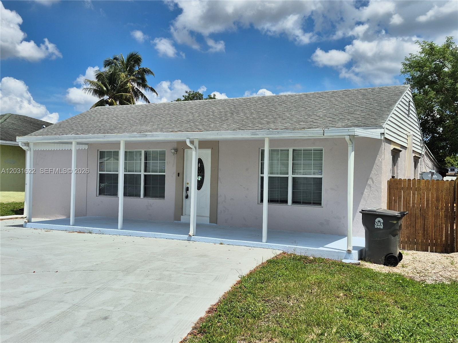 ROYAL PALM ESTATES - Residential Lease
