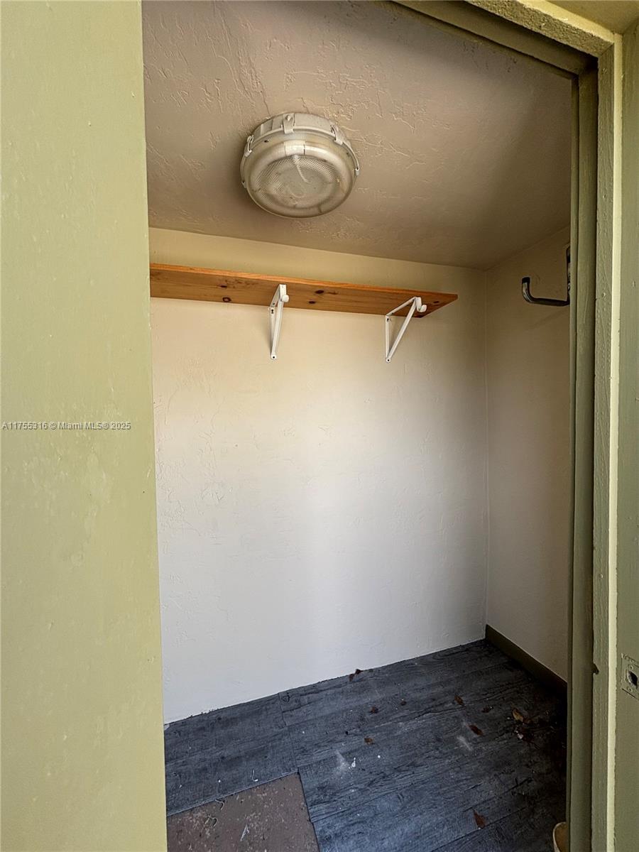 DEVON-AIRE VILLAS SEC 7 - Residential