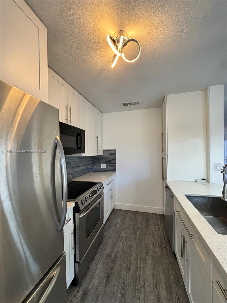 DEVON-AIRE VILLAS SEC 7 - Residential