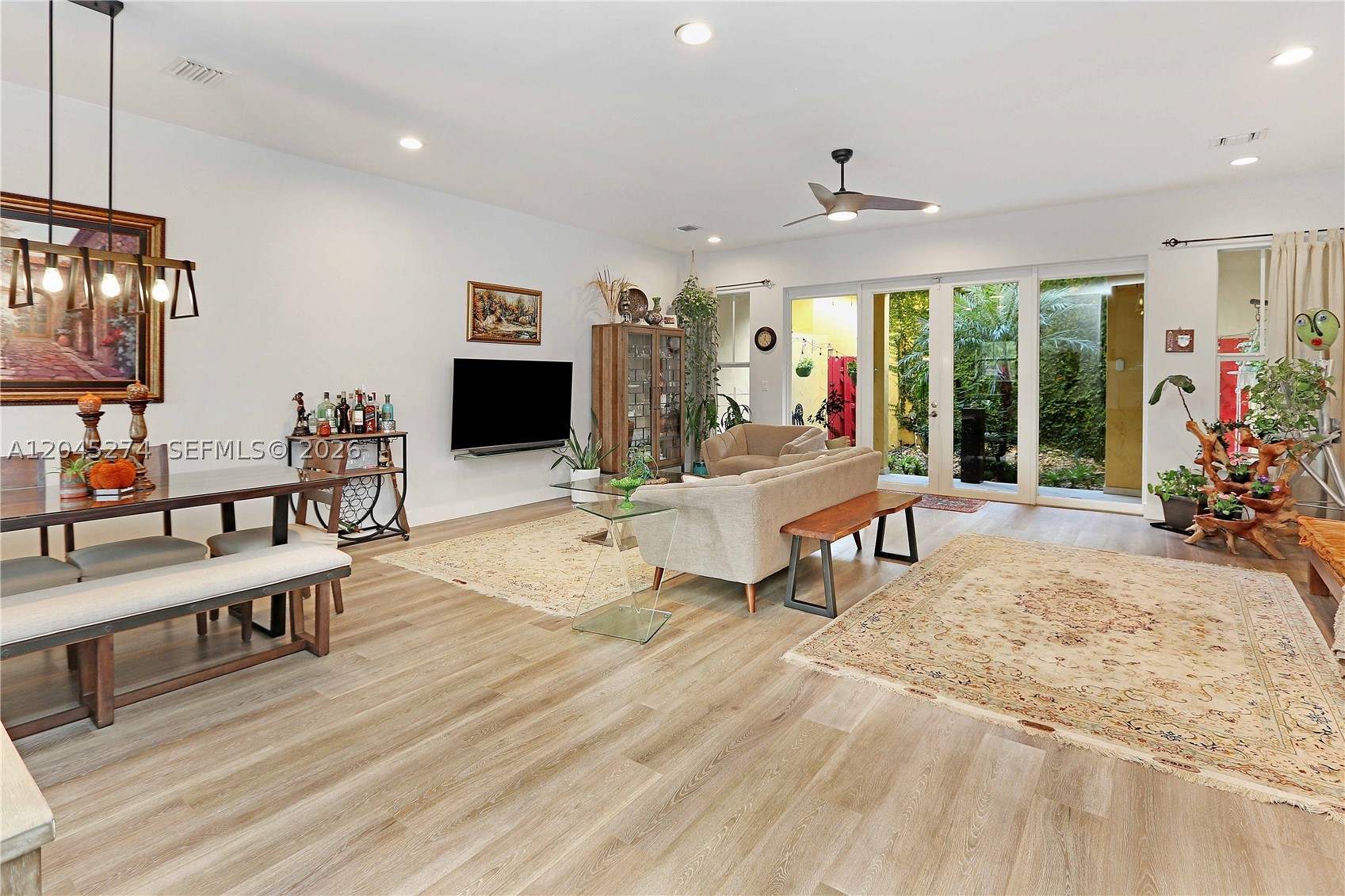 HOLLYWOOD - Residential