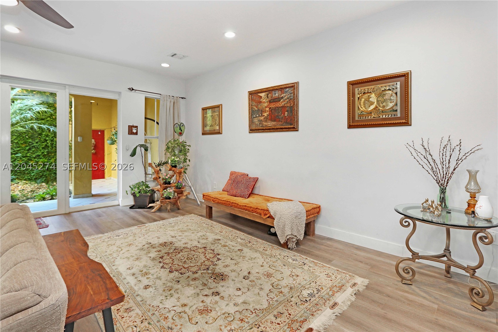 HOLLYWOOD - Residential