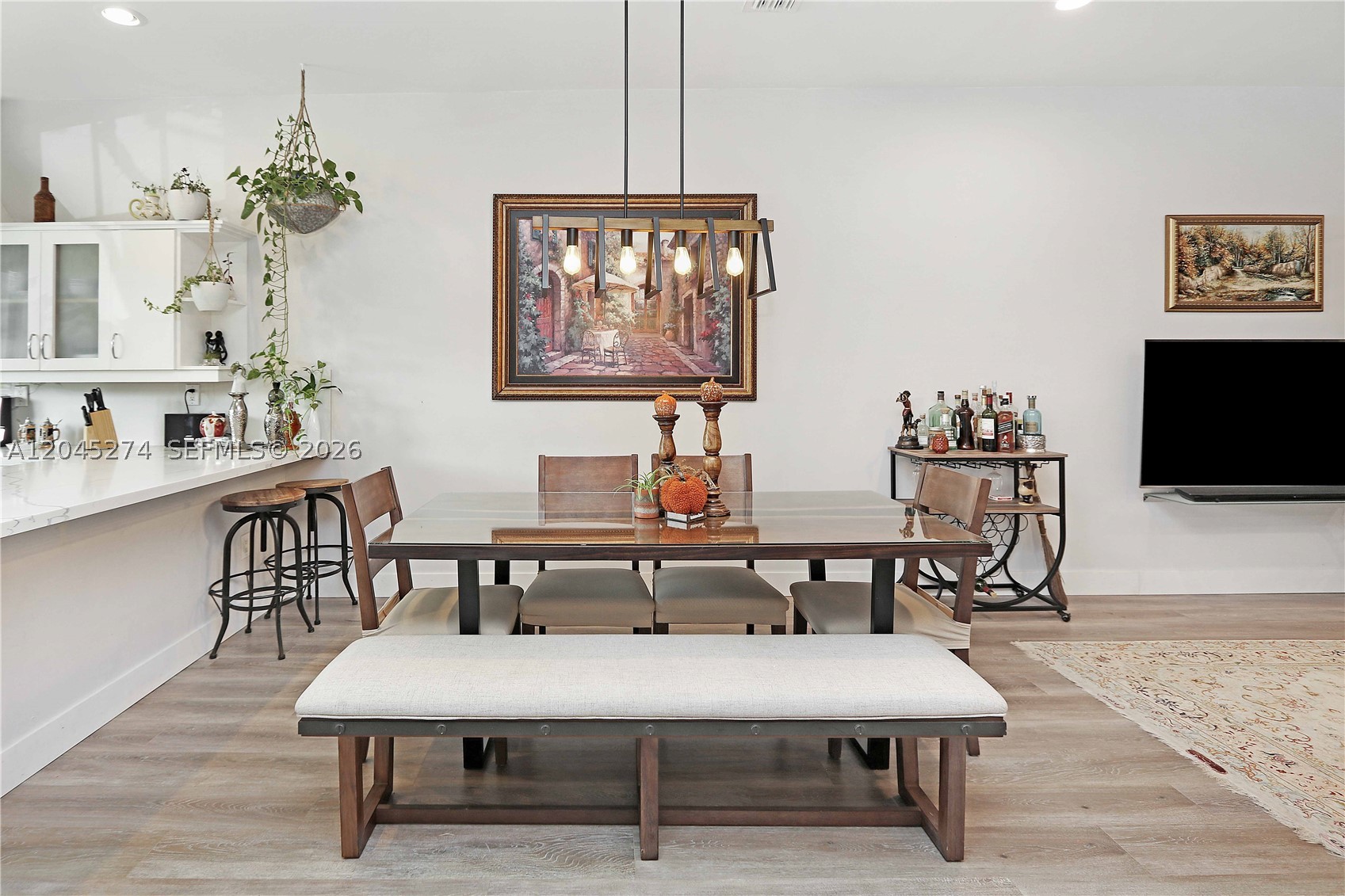 HOLLYWOOD - Residential