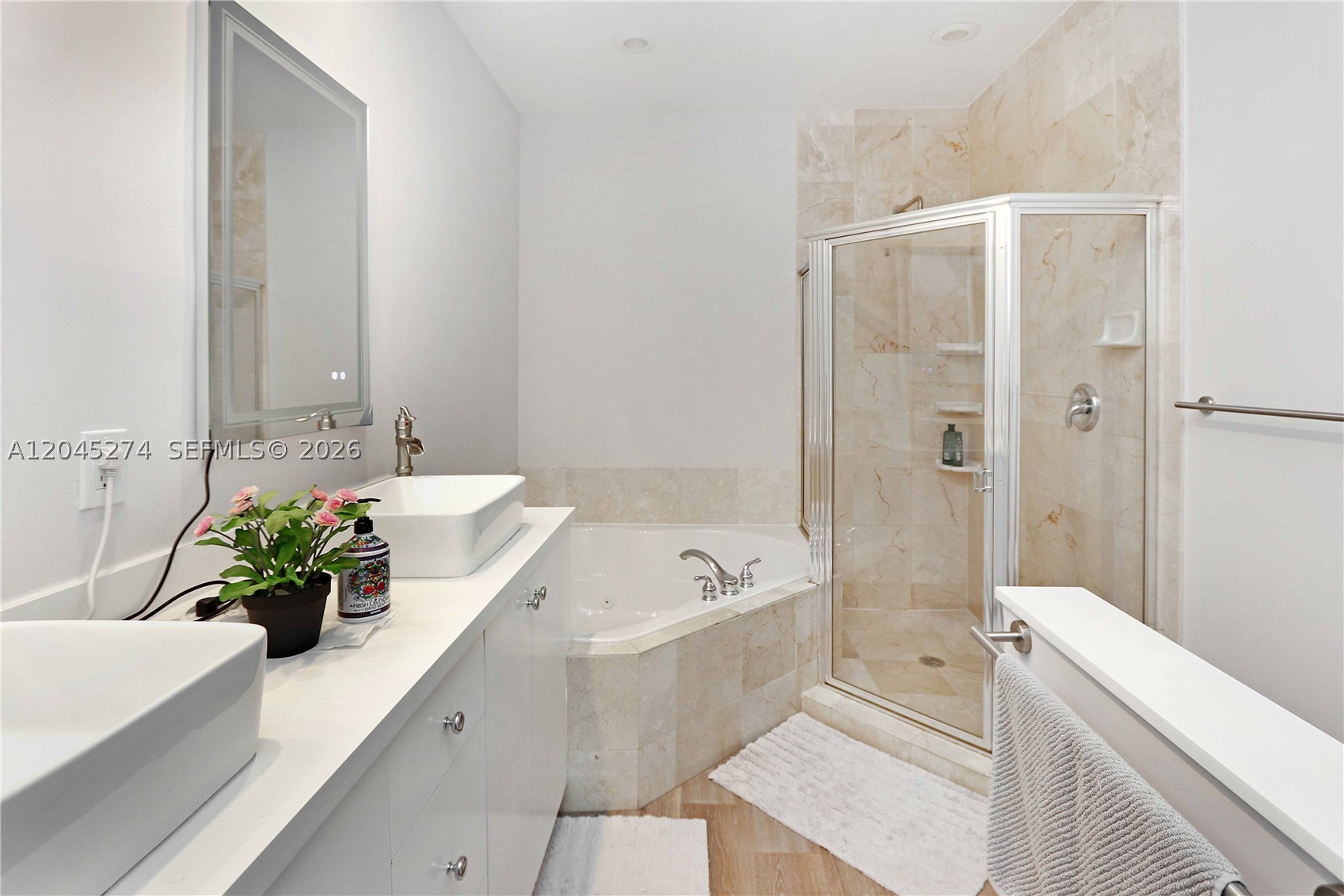 HOLLYWOOD - Residential