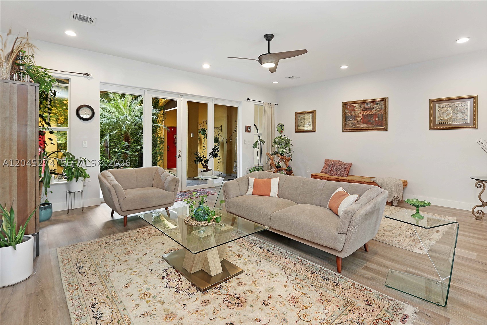 HOLLYWOOD - Residential