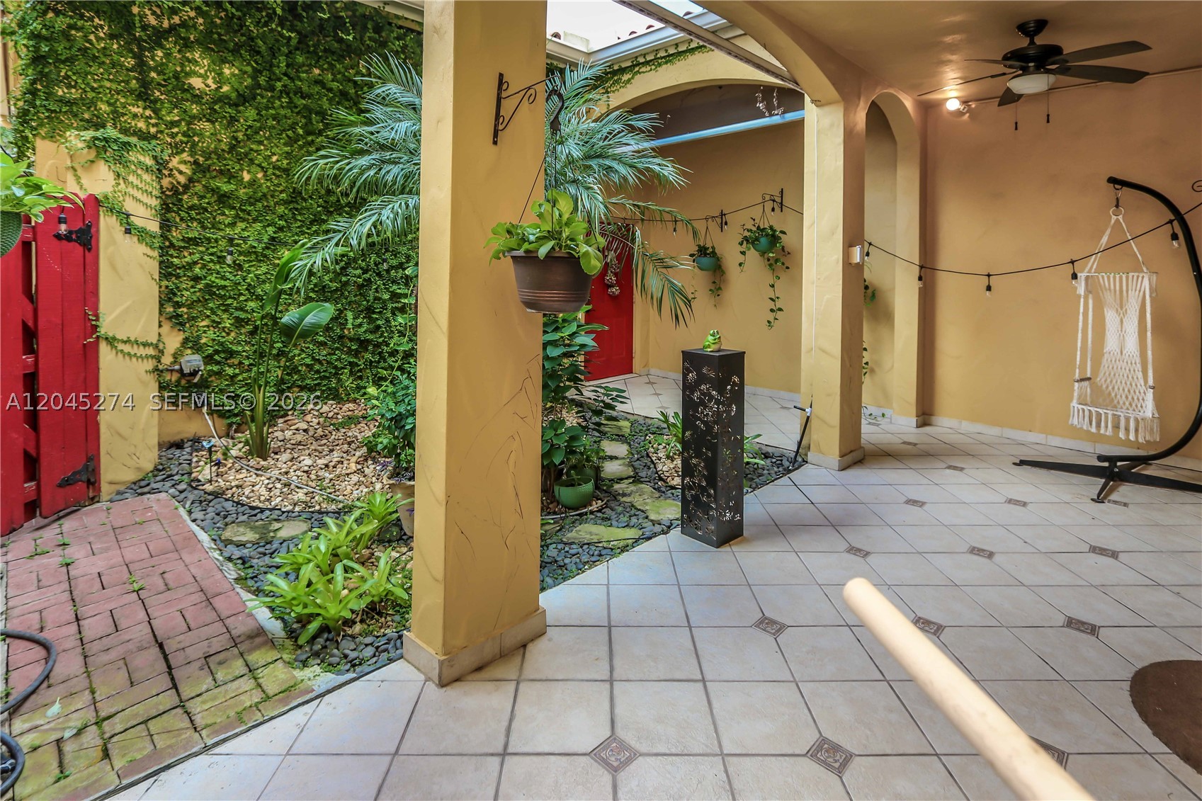 HOLLYWOOD - Residential