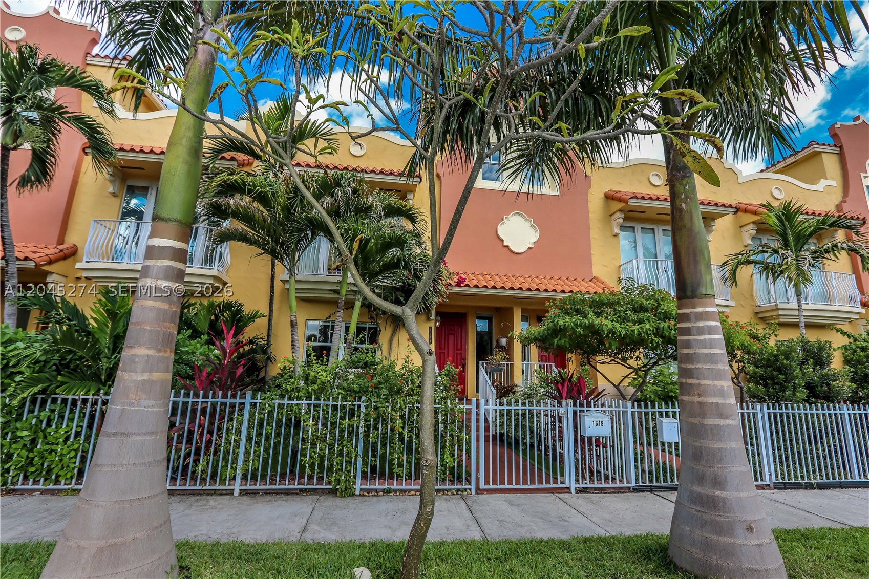 HOLLYWOOD - Residential