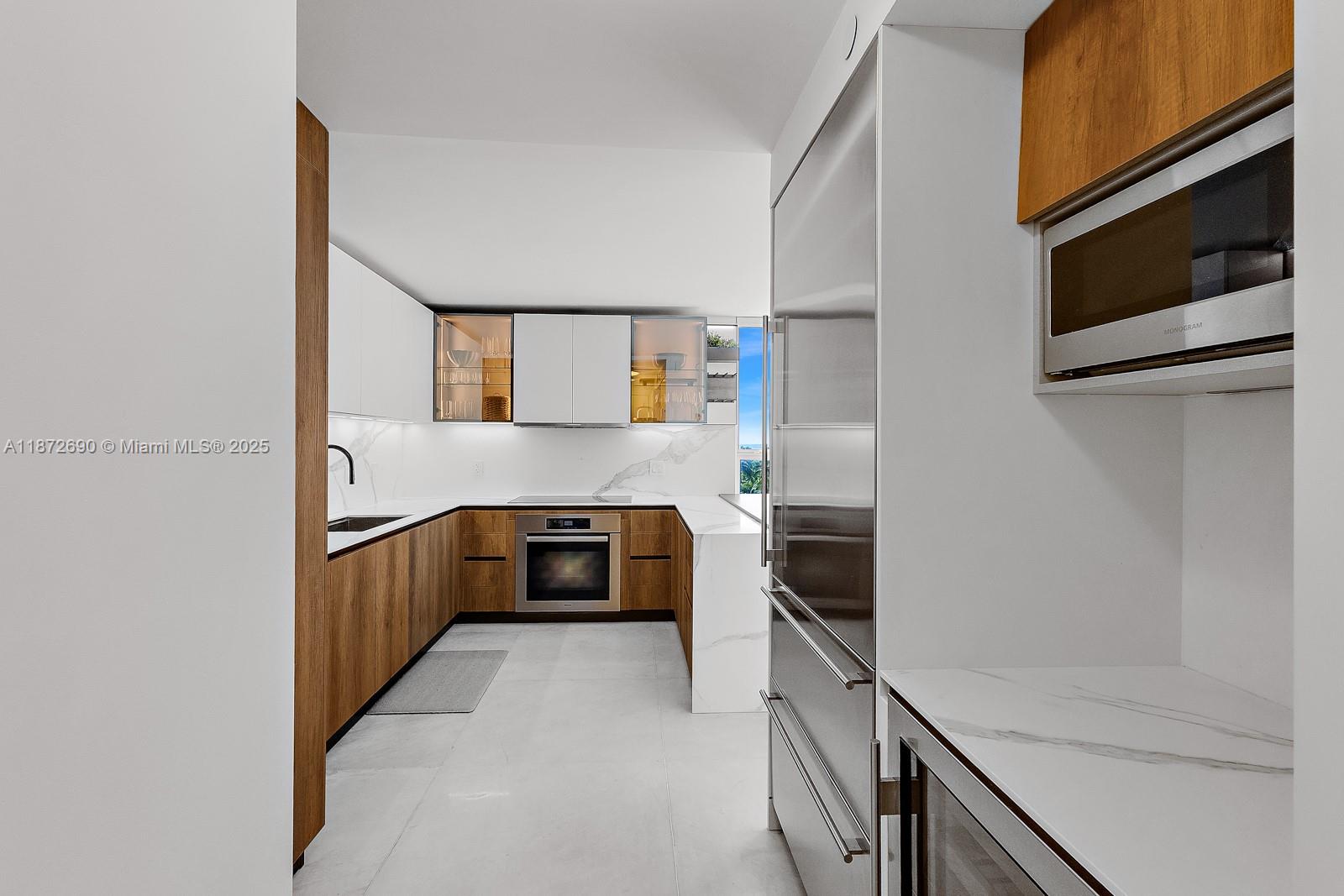 SANDS OF KEY BISCAYNE CON - Residential Lease