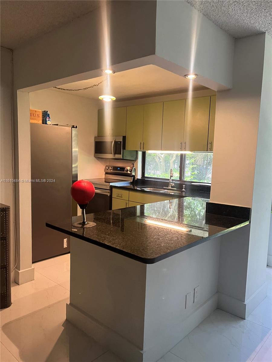 PLAZA OF AMERICAS CONDO P - Residential Lease