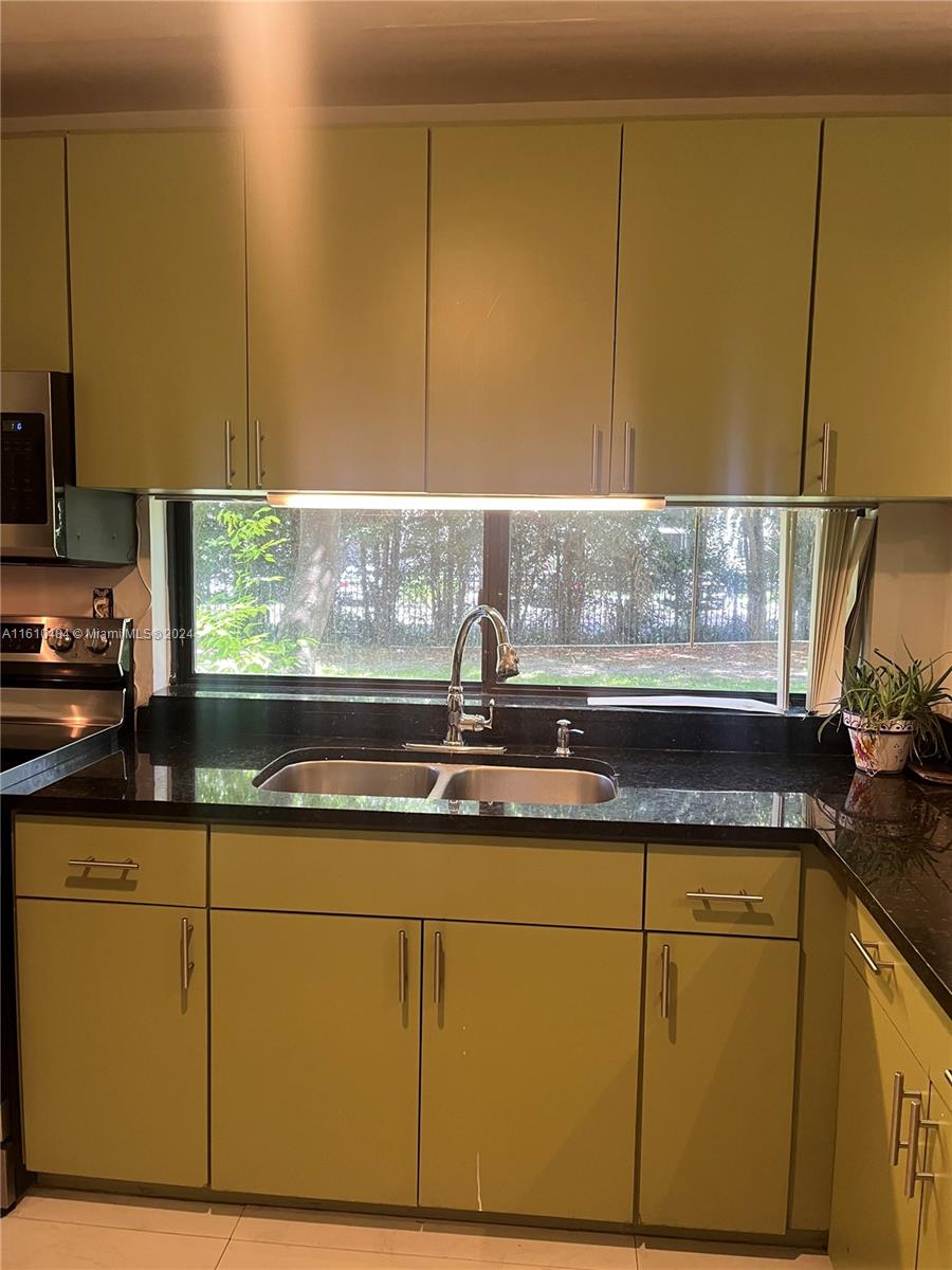 PLAZA OF AMERICAS CONDO P - Residential Lease