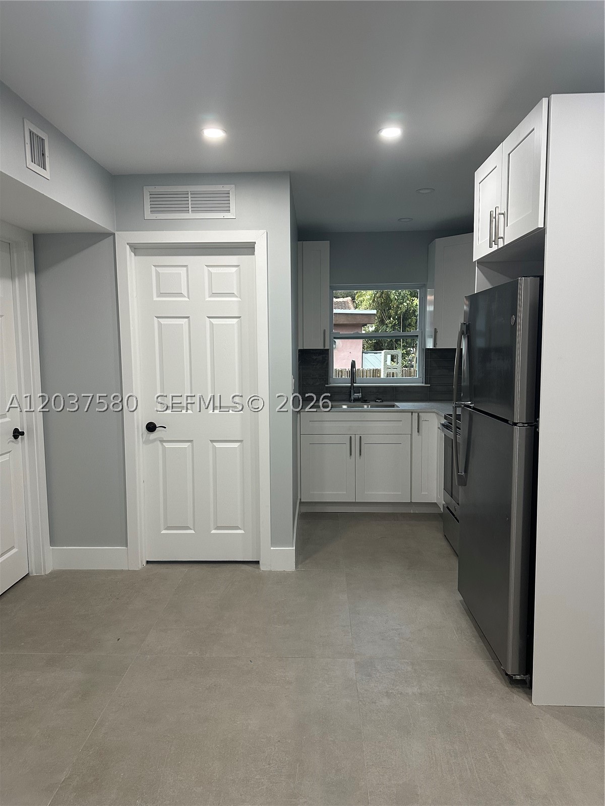 SOUTH ALLAPATTAH MANOR - Residential Lease