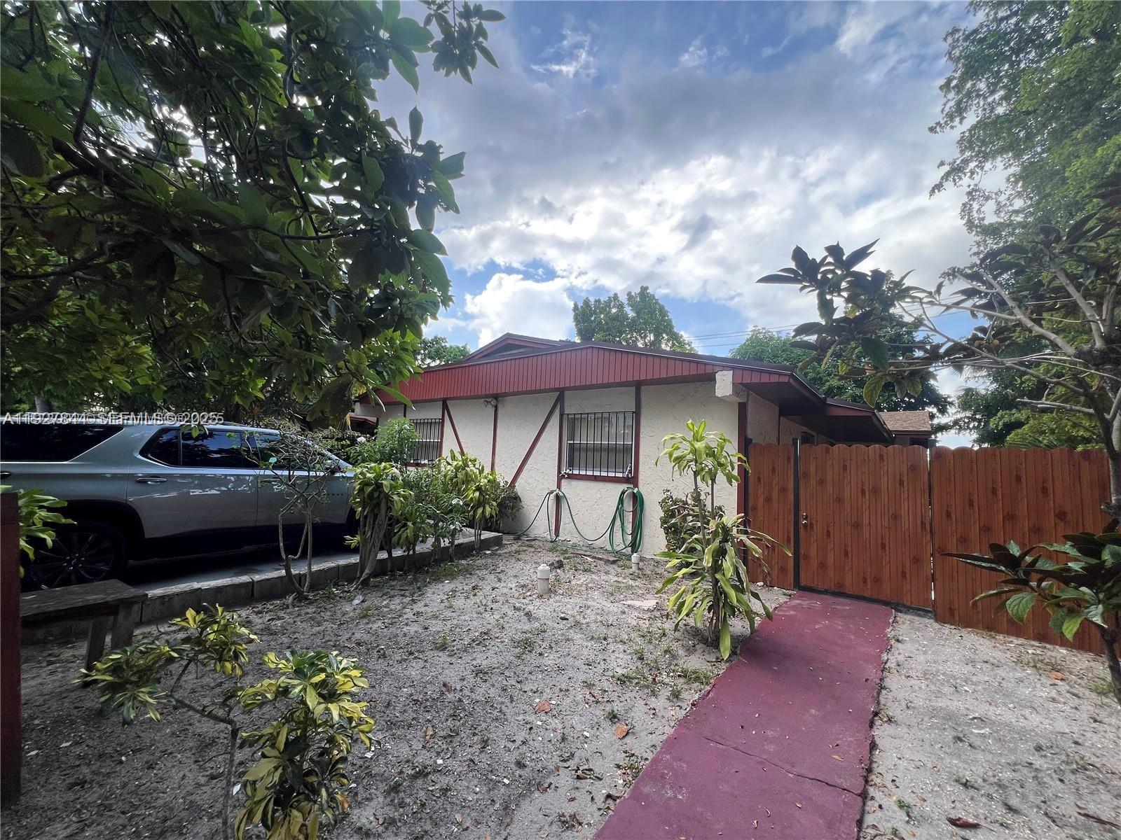 BISCAYNE SHORES UNIT 4 - Residential