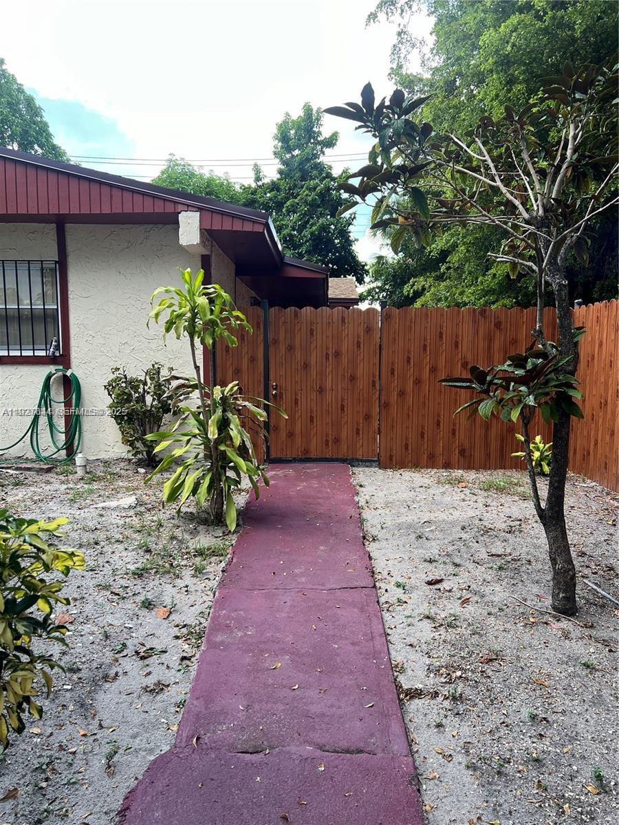 BISCAYNE SHORES UNIT 4 - Residential