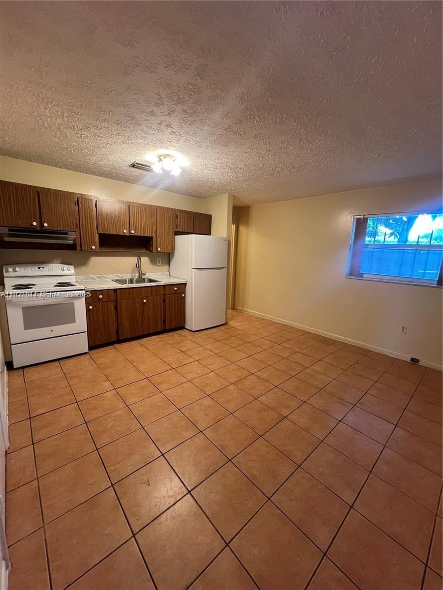 BISCAYNE SHORES UNIT 4 - Residential