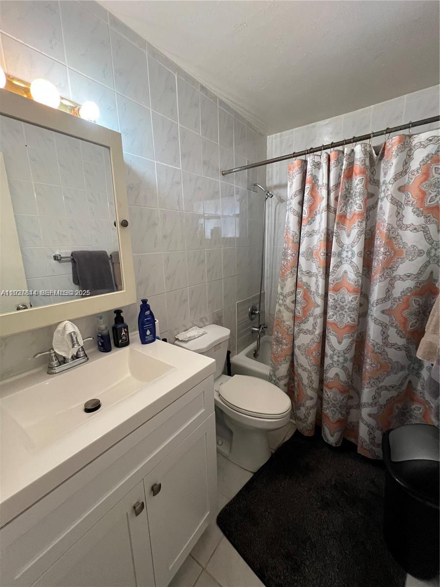 BISCAYNE SHORES UNIT 4 - Residential