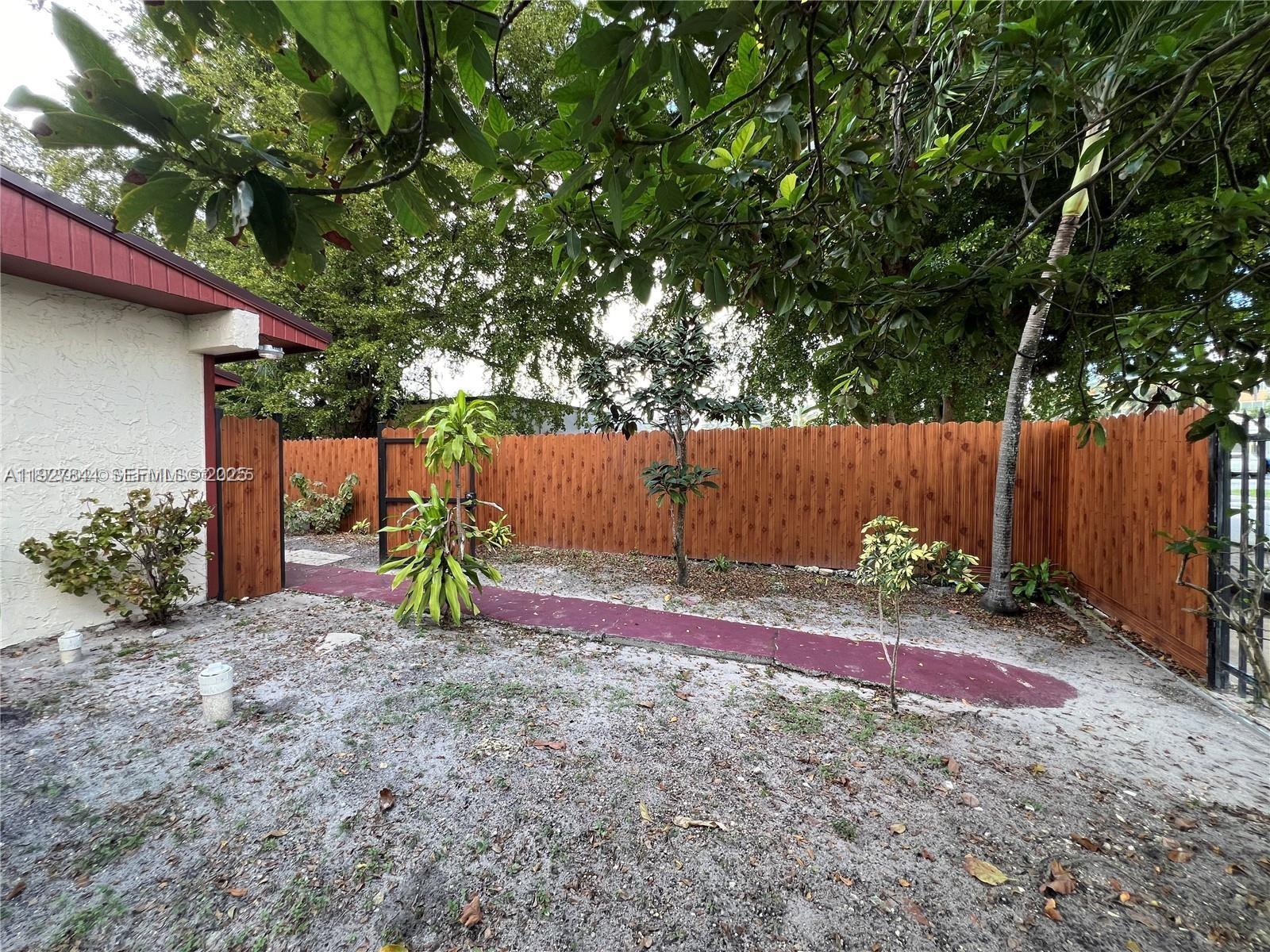 BISCAYNE SHORES UNIT 4 - Residential