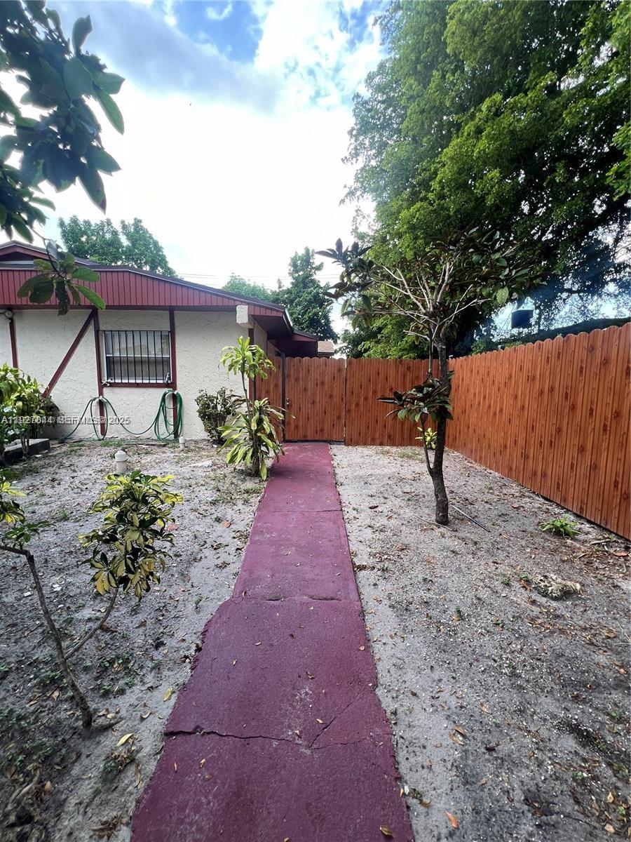 BISCAYNE SHORES UNIT 4 - Residential
