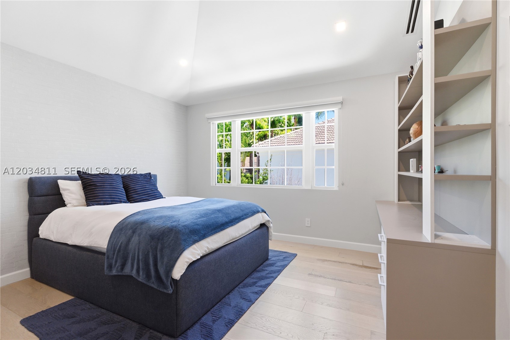 AVENTURA ESTATES - Residential