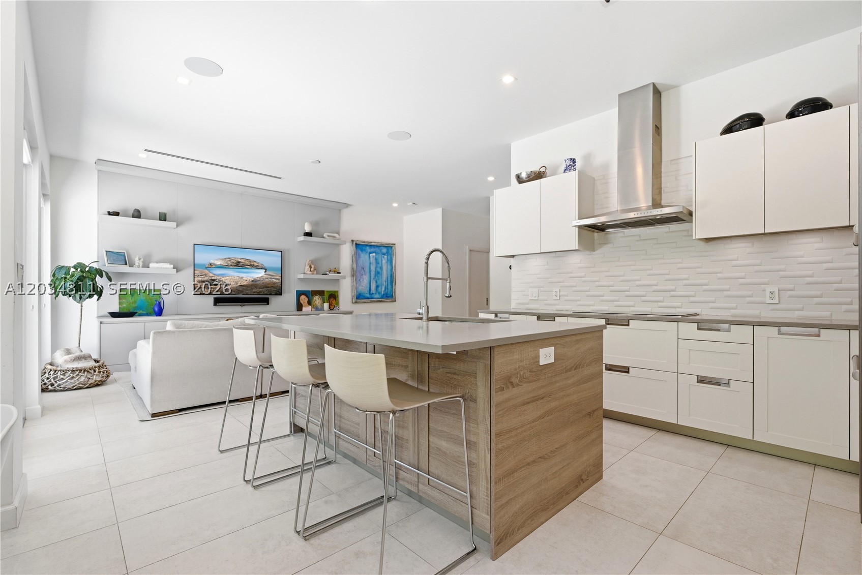 AVENTURA ESTATES - Residential