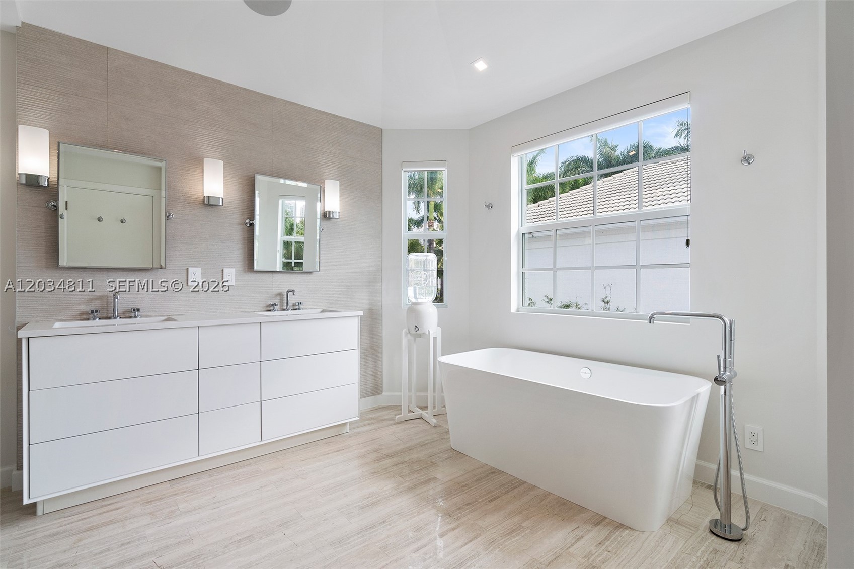 AVENTURA ESTATES - Residential