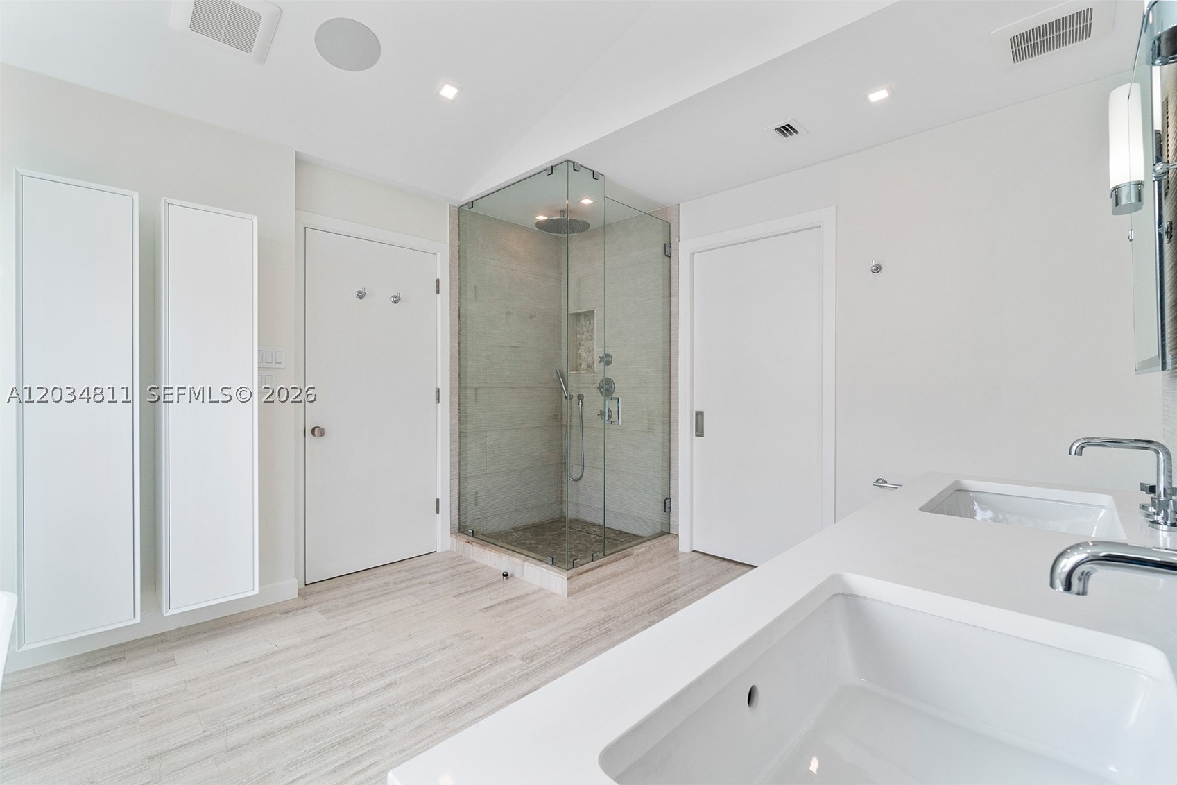 AVENTURA ESTATES - Residential