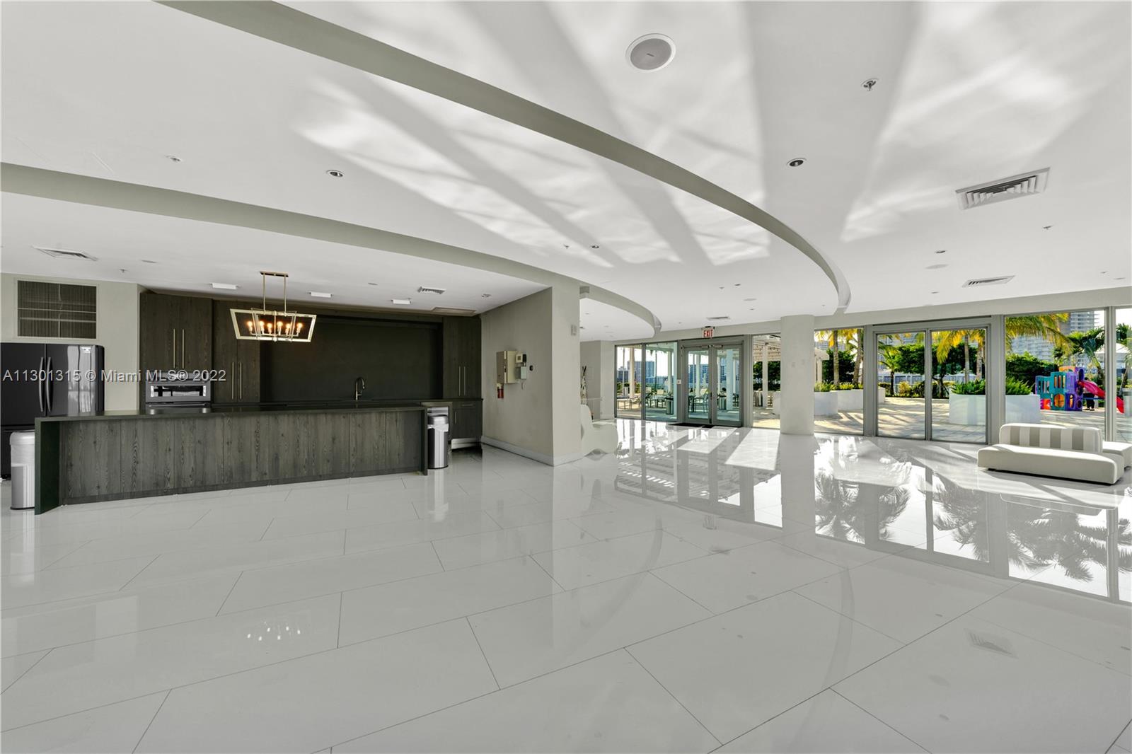 BLUE CONDO - Residential Lease