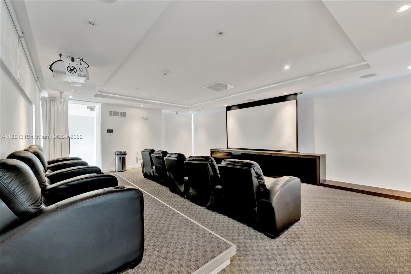 BLUE CONDO - Residential Lease