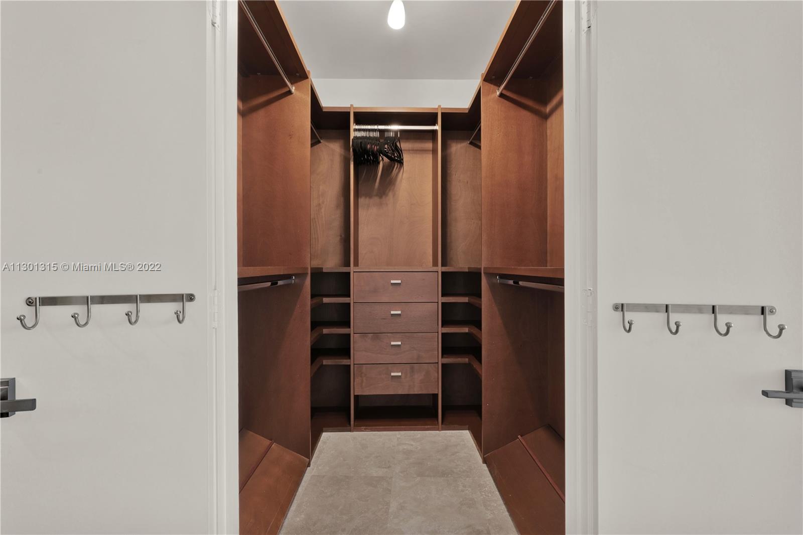 BLUE CONDO - Residential Lease