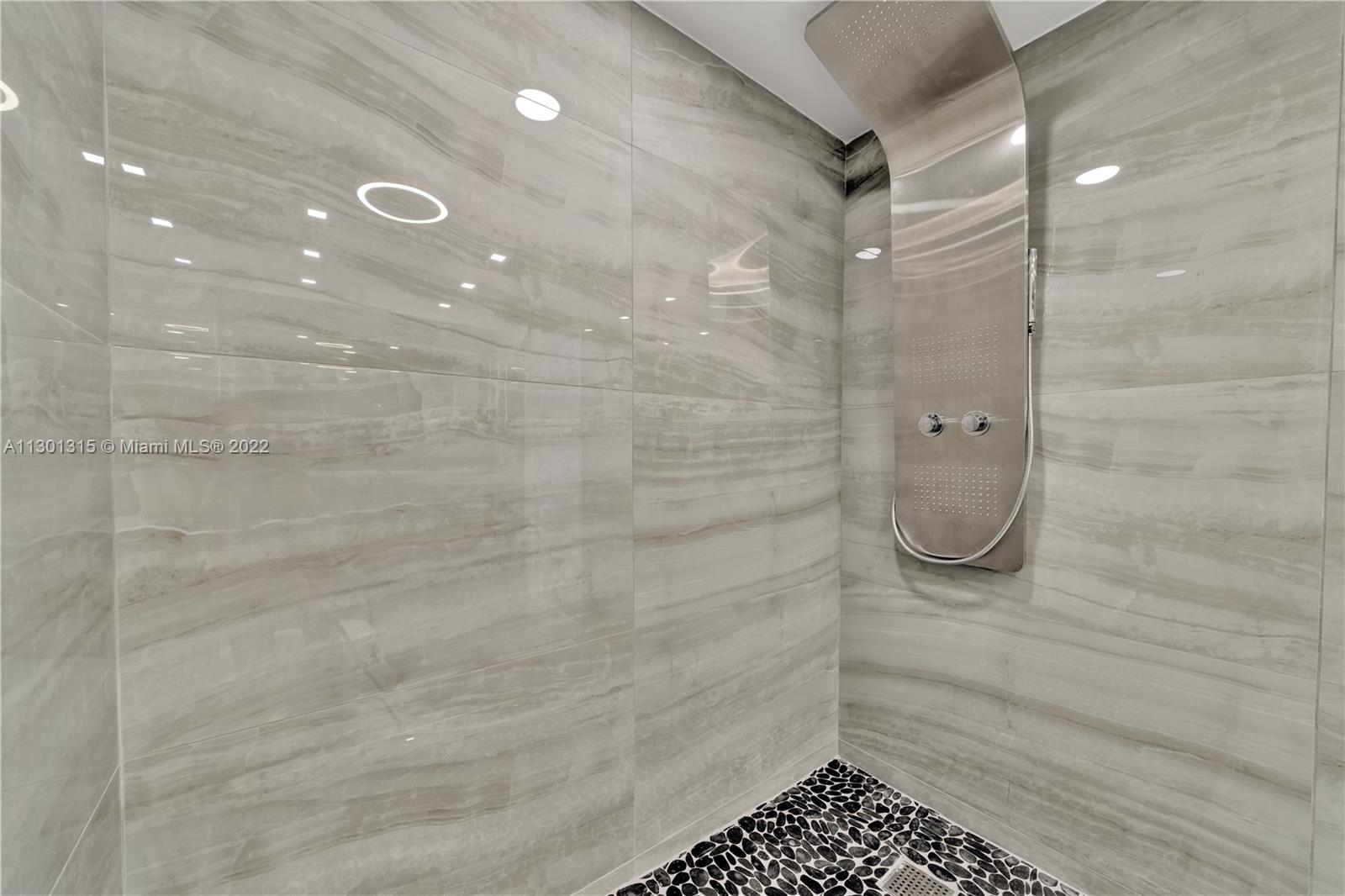 BLUE CONDO - Residential Lease