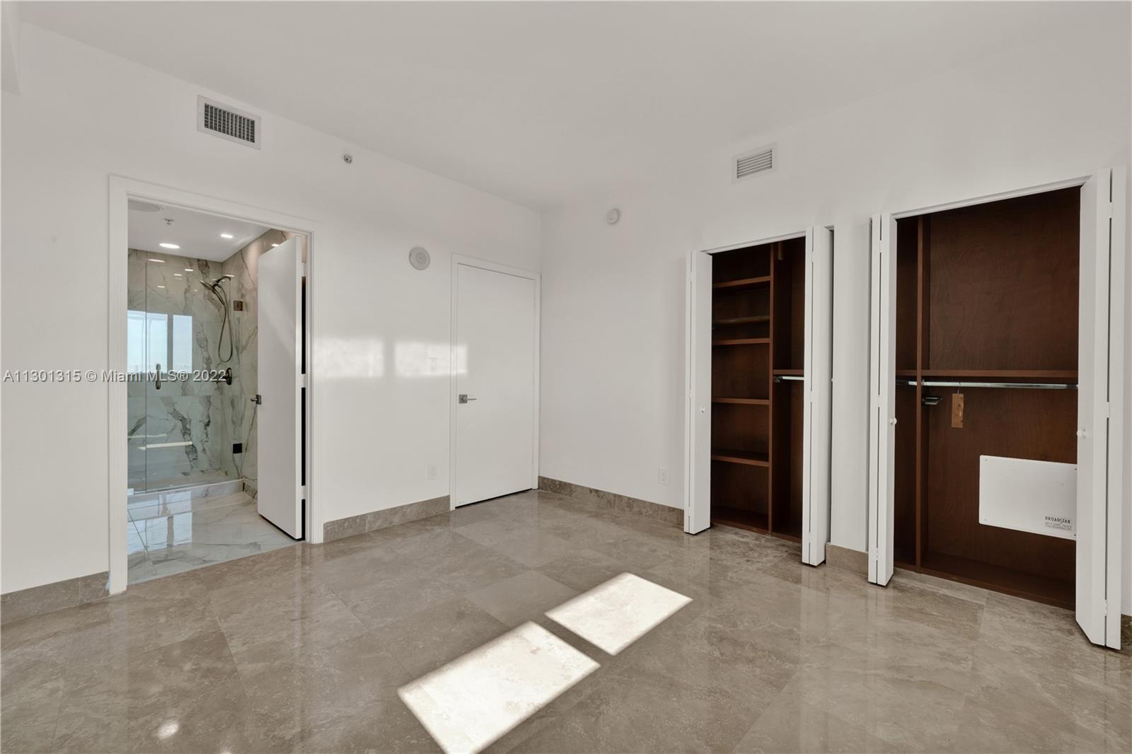 BLUE CONDO - Residential Lease