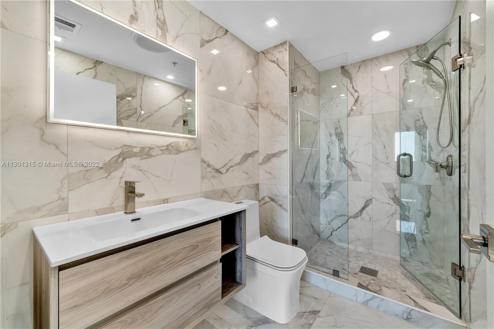 BLUE CONDO - Residential Lease
