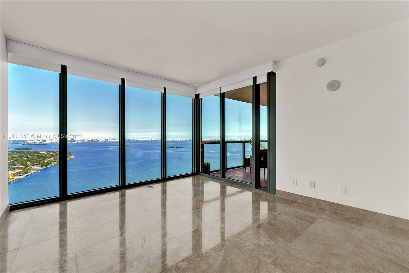BLUE CONDO - Residential Lease