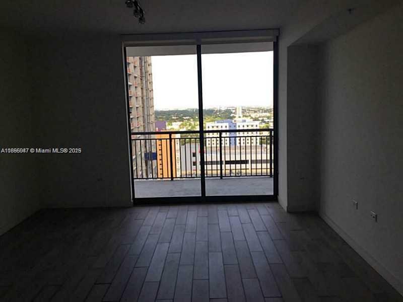 At the heart of Brickell, located above Mary Brickell village. Spacious 1 bedroom / 1 bathroom that has easy elevator access to shops, restaurant, grocery store, retail, nightlife and more. It is also one block away from Brickell city center and much more!! Nine has state of the art amenities such as: resort style pool, gym, business center, library, game room, billiards room, lounge/bar, dog walking area & Zen garden.