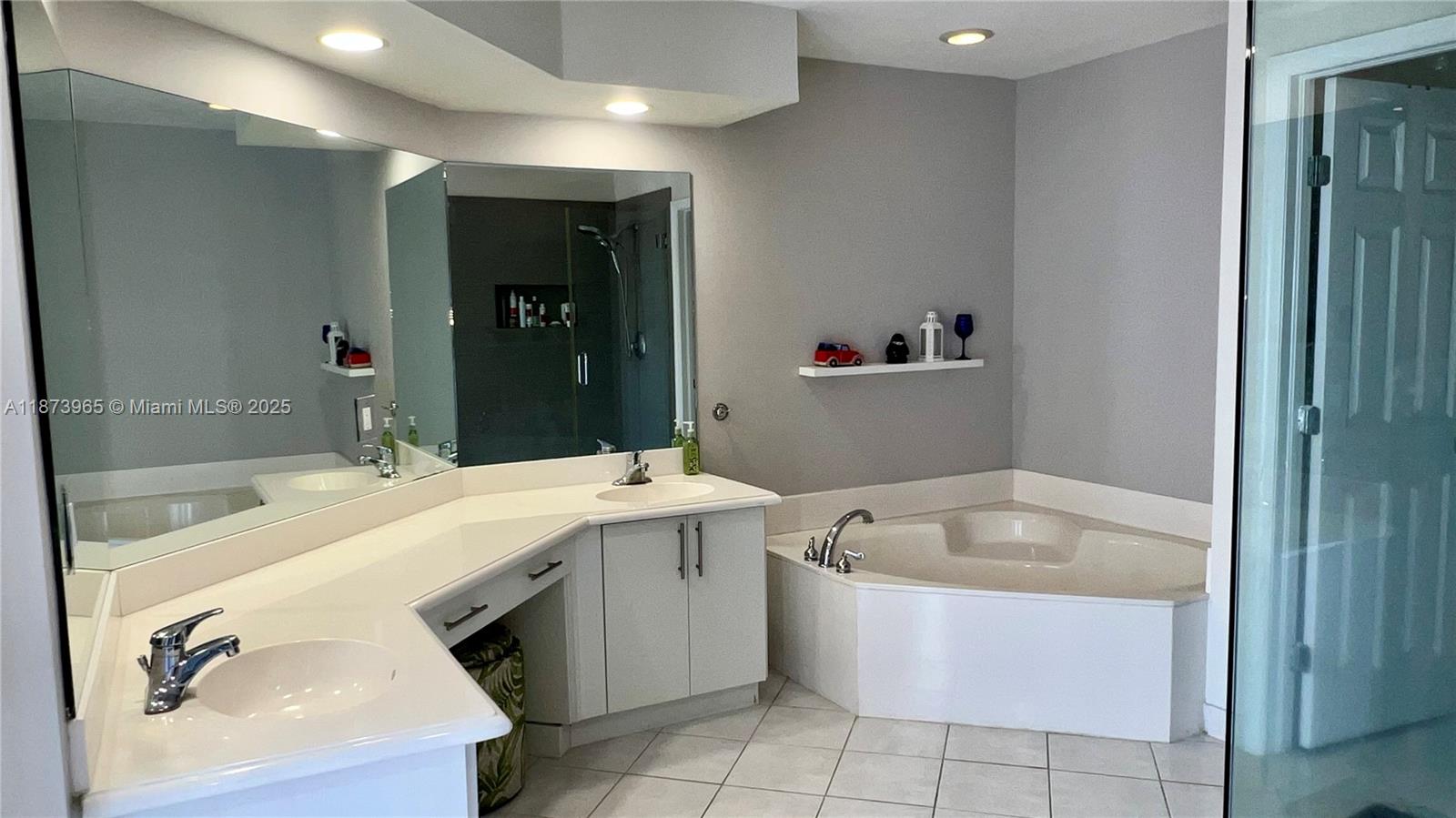 AVENTURA LAKES - PHASE II - Residential Lease