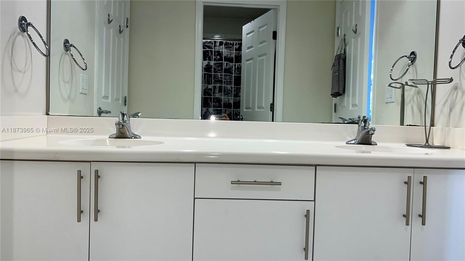 AVENTURA LAKES - PHASE II - Residential Lease