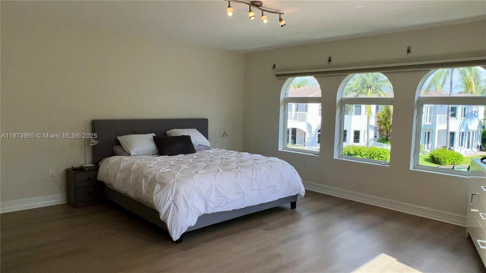 AVENTURA LAKES - PHASE II - Residential Lease