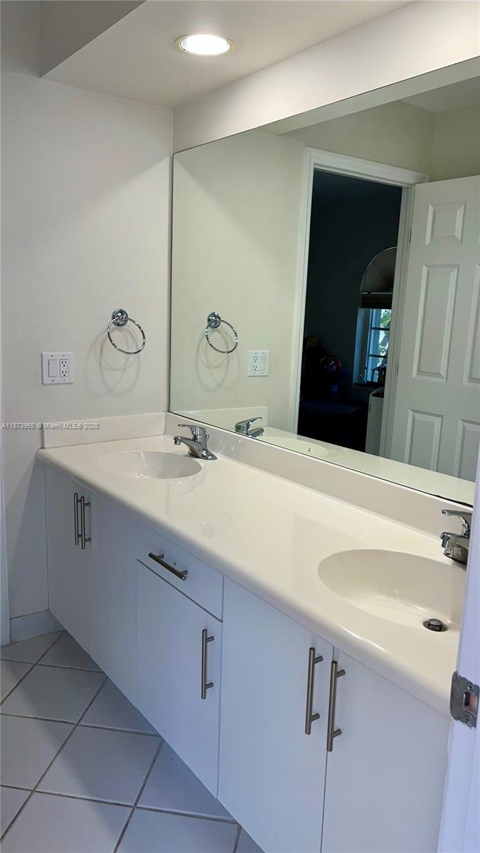 AVENTURA LAKES - PHASE II - Residential Lease