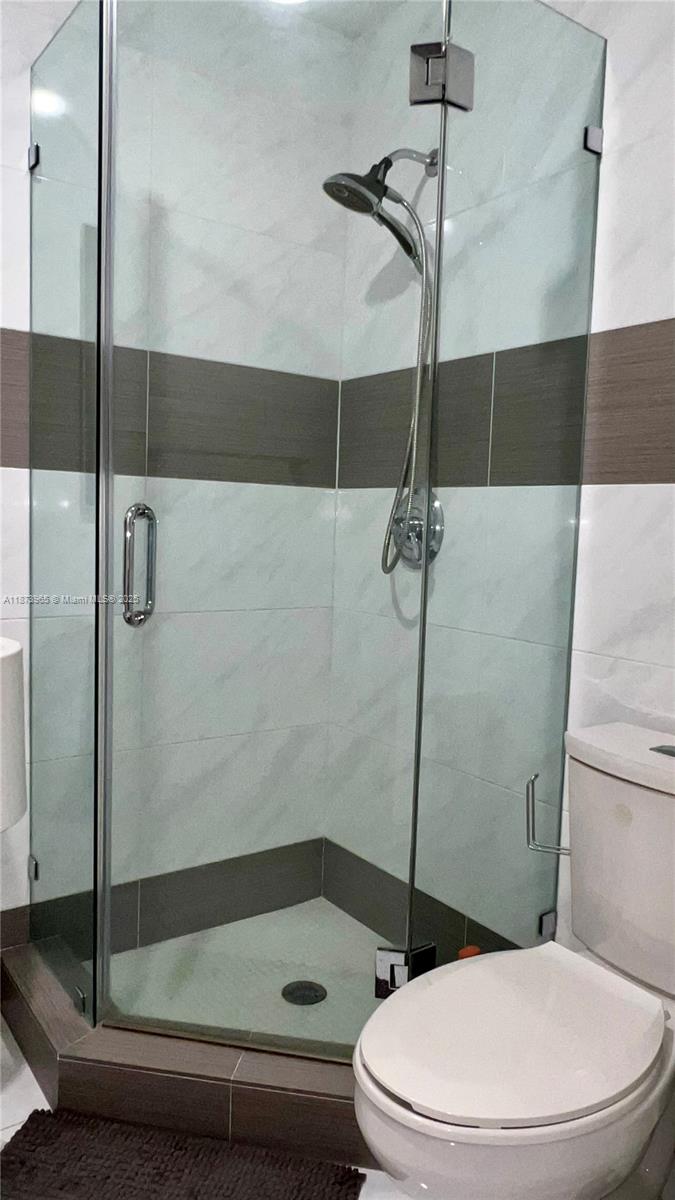 AVENTURA LAKES - PHASE II - Residential Lease