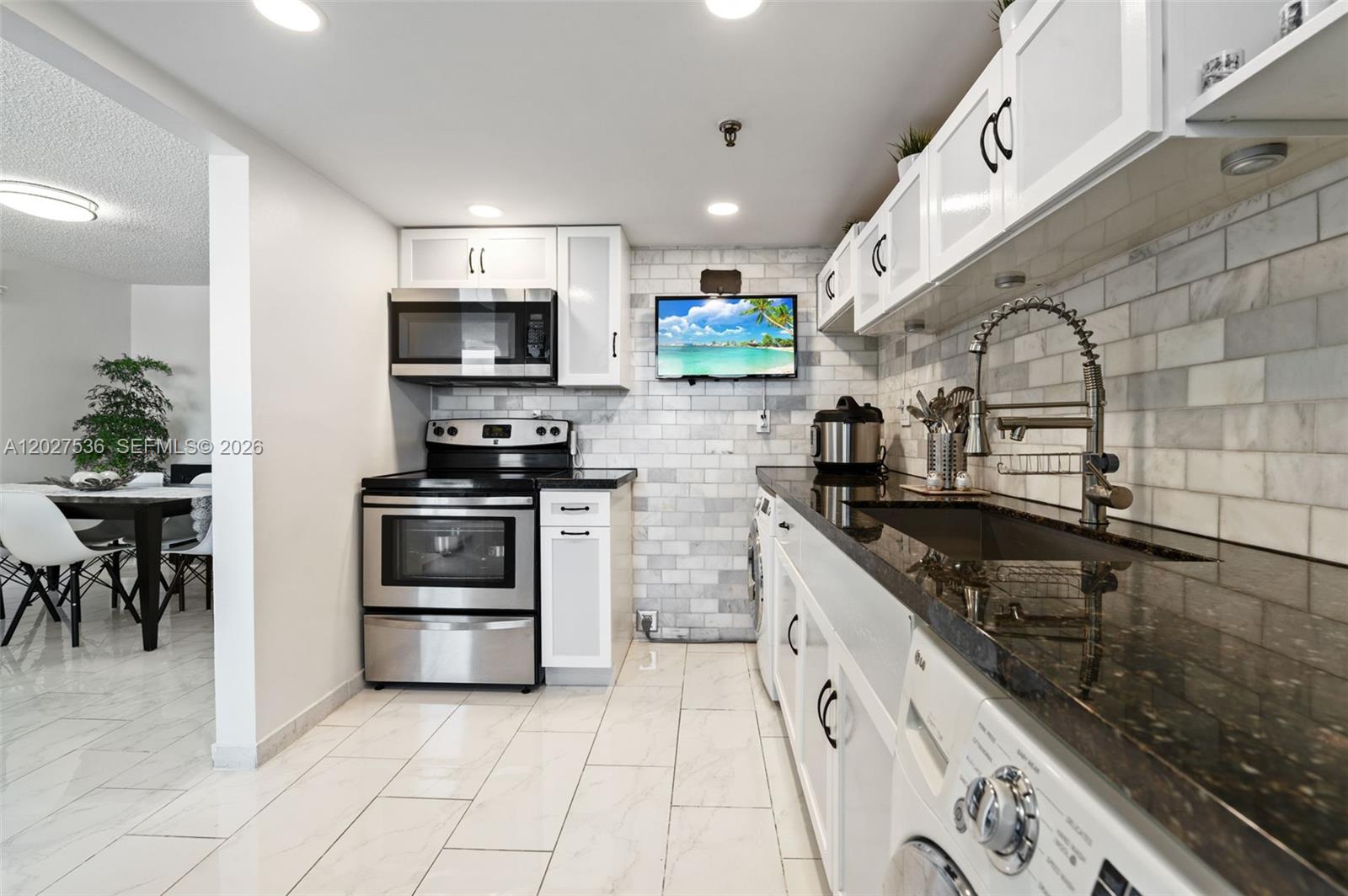 GREYNOLDS PARK CLUB CONDO - Residential
