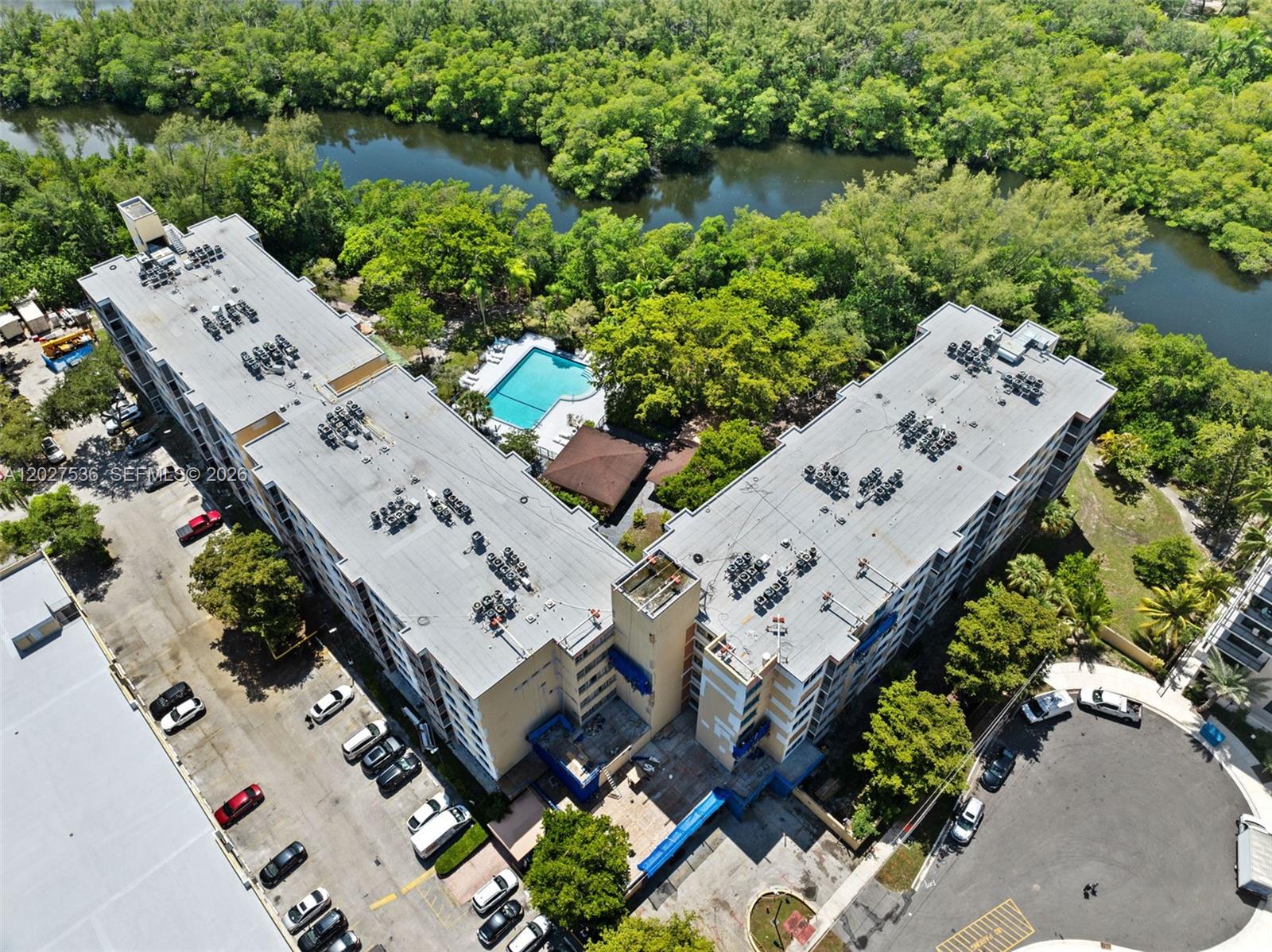 GREYNOLDS PARK CLUB CONDO - Residential