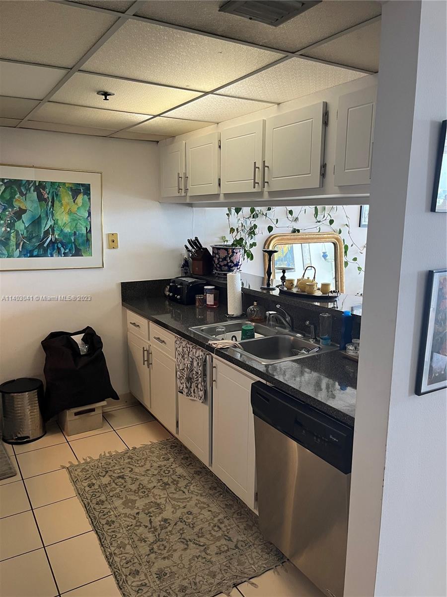 THE GRANDVIEW PALACE COND - Residential Lease