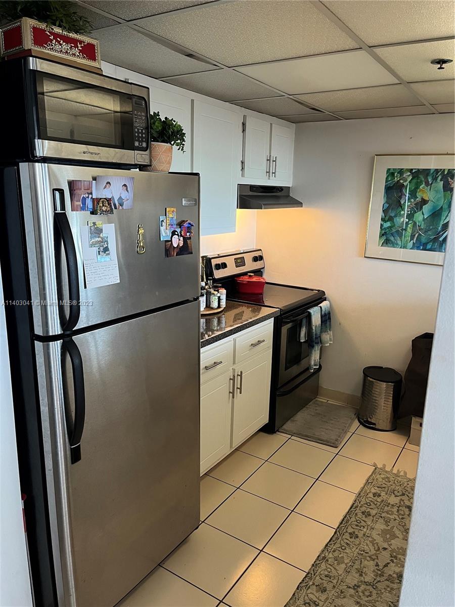 THE GRANDVIEW PALACE COND - Residential Lease