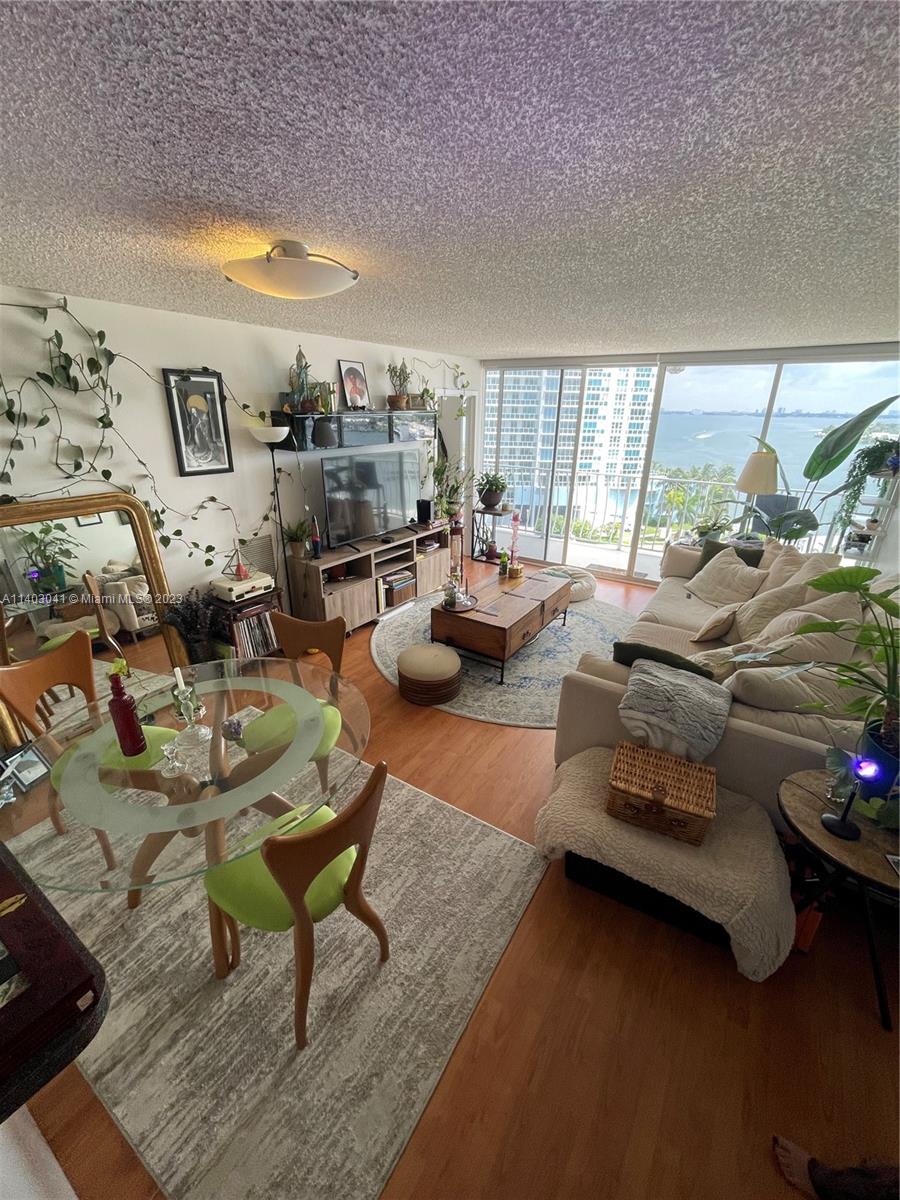THE GRANDVIEW PALACE COND - Residential Lease