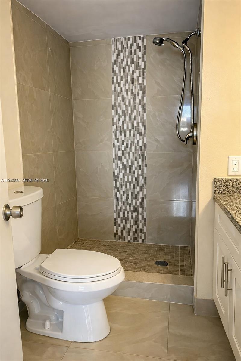 SUNRISE LAKES 82 CONDO - Residential