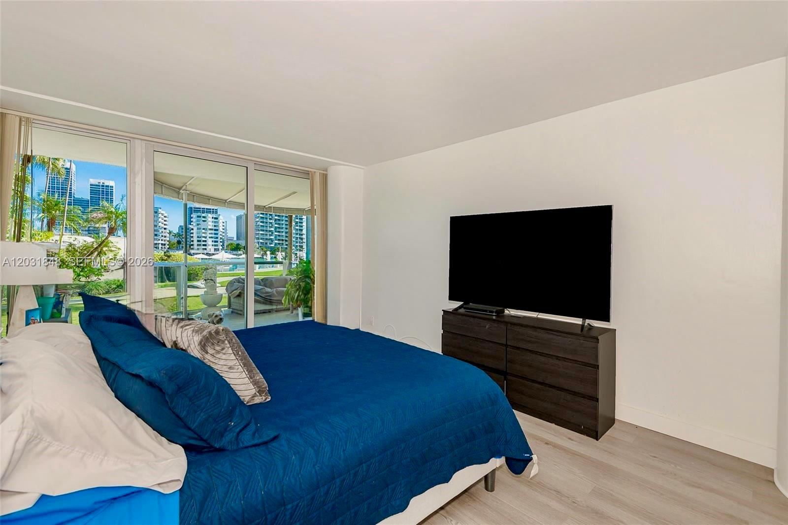 KING COLE CONDO - Residential