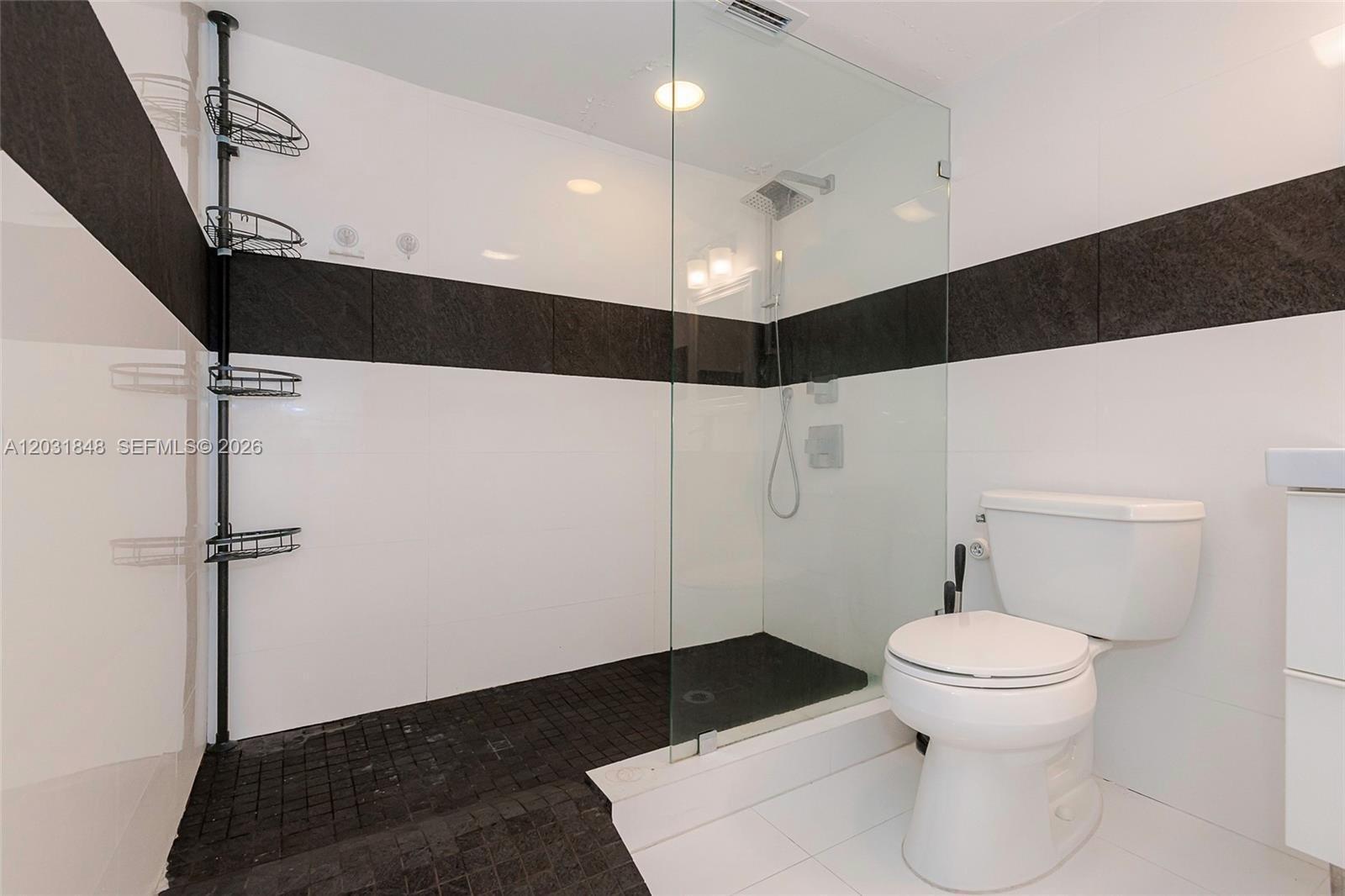 KING COLE CONDO - Residential
