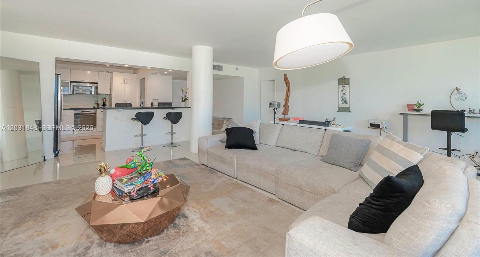 KING COLE CONDO - Residential