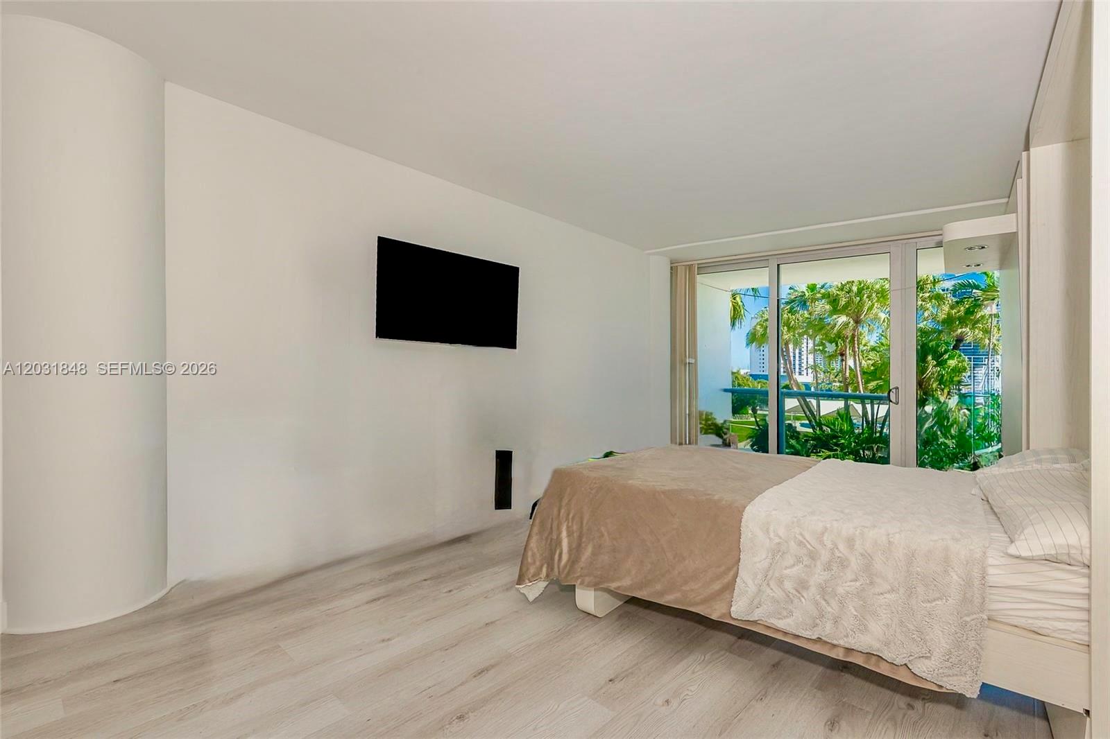 KING COLE CONDO - Residential