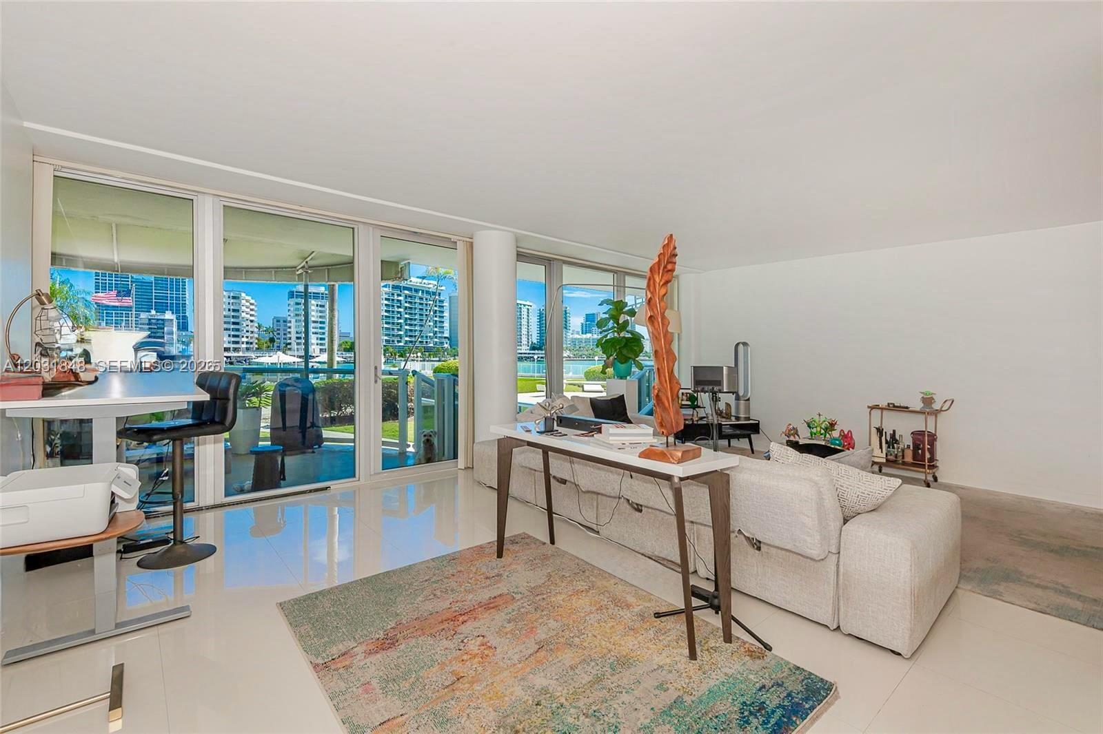 KING COLE CONDO - Residential