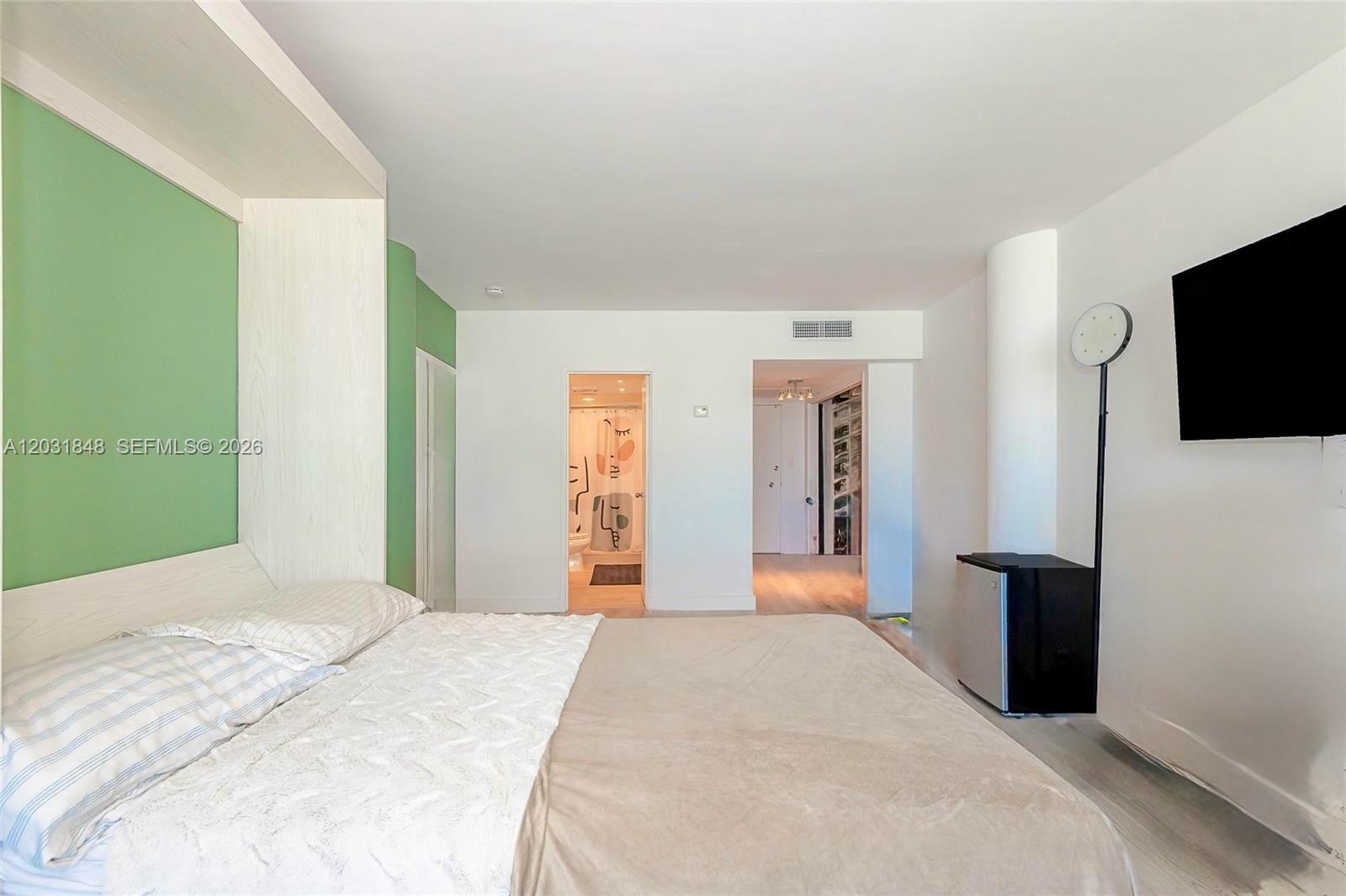 KING COLE CONDO - Residential